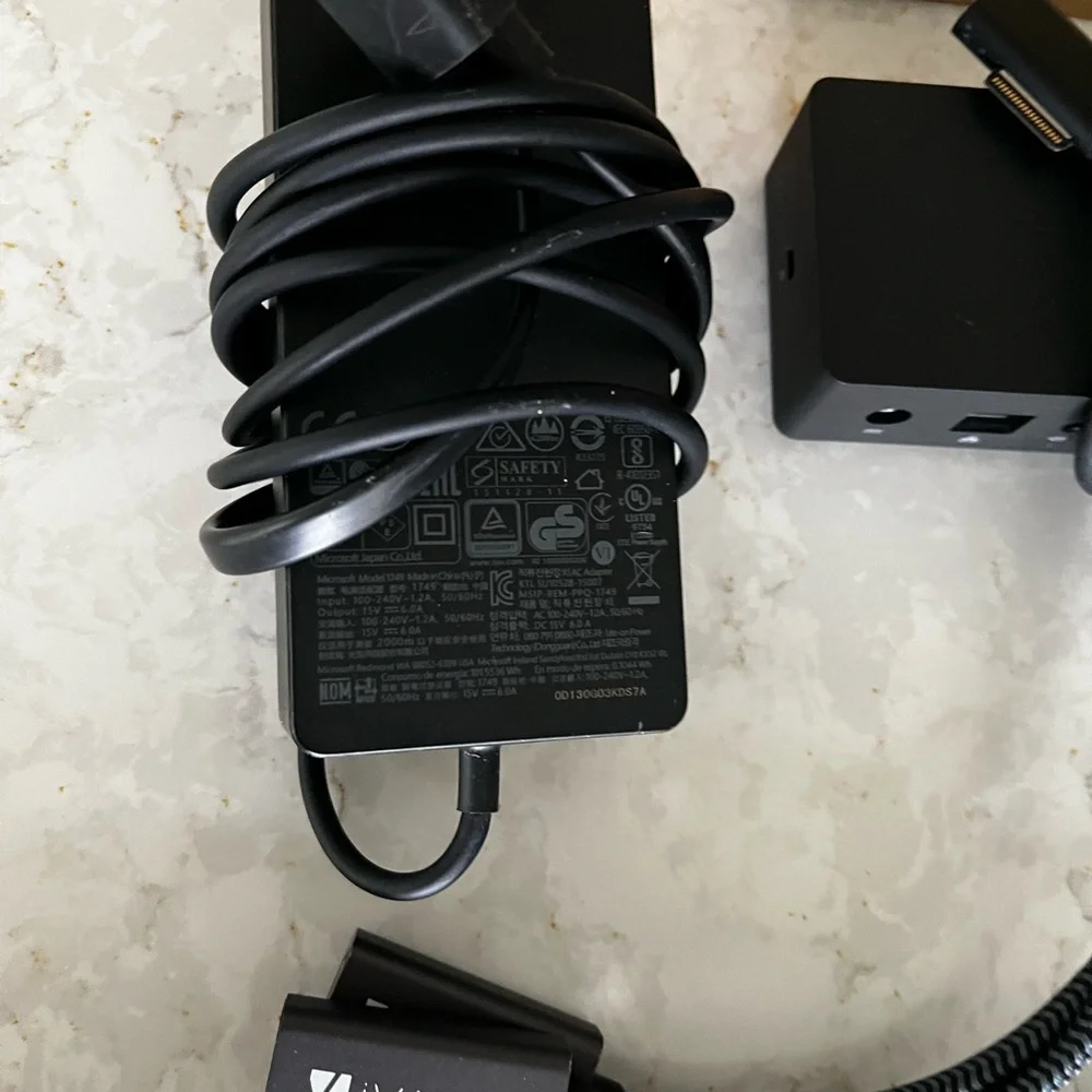 Surface PRO bundle w/ docking station HDMI cable, case , add monitor connector